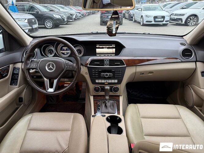 Mercedes C 250 37 interauto-car