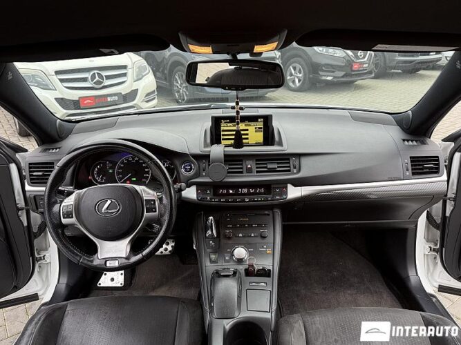 Lexus CT 200h 37 interauto-car