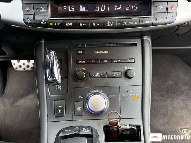 Lexus CT 200h 44 interauto-car