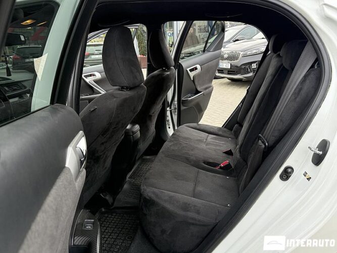 Lexus CT 200h 45 interauto-car