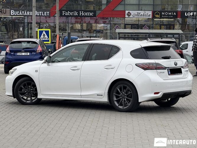 Lexus CT 200h 35 interauto-car