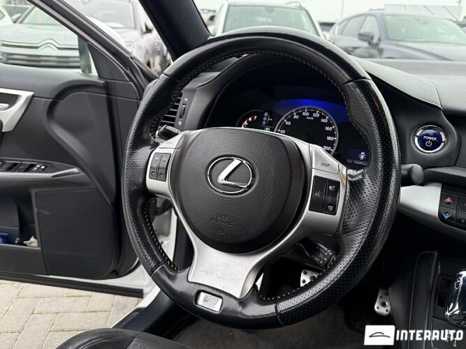 Lexus CT 200h 38 interauto-car