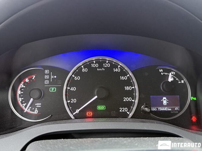 Lexus CT 200h 39 interauto-car