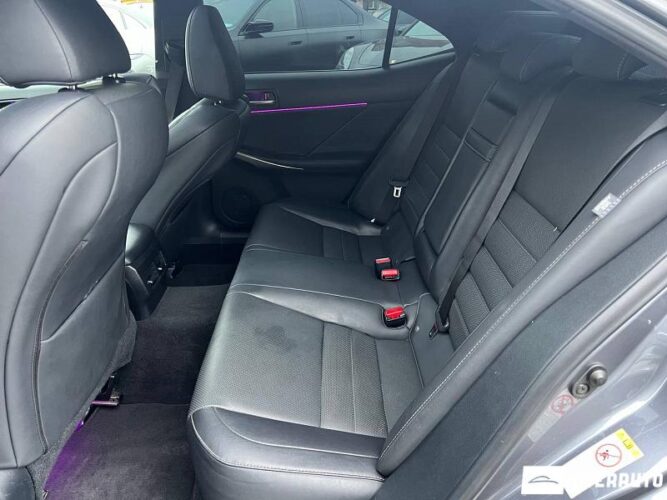 Lexus IS 300 50 interauto-car