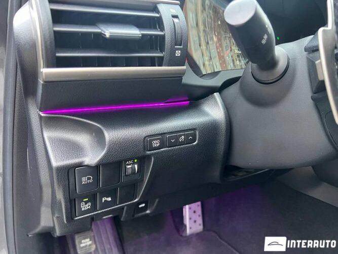 Lexus IS 300 46 interauto-car