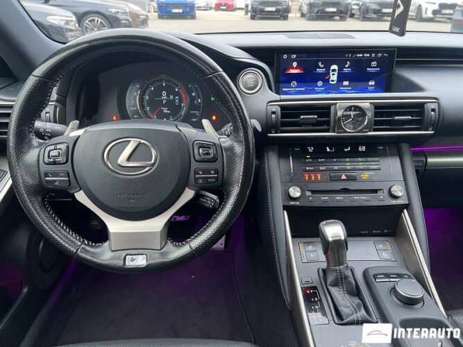 Lexus IS 300 39 interauto-car