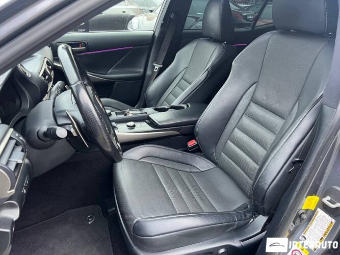 Lexus IS 300 40 interauto-car