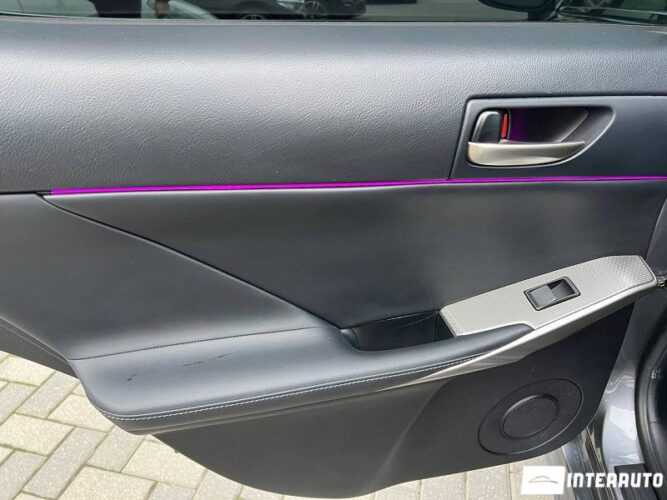 Lexus IS 300 49 interauto-car