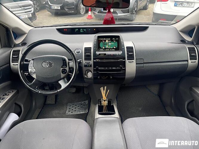 Toyota Prius 38 interauto-car
