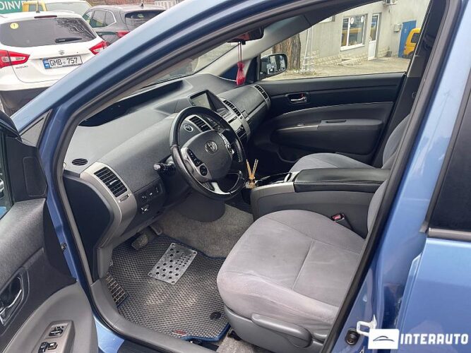 Toyota Prius 45 interauto-car