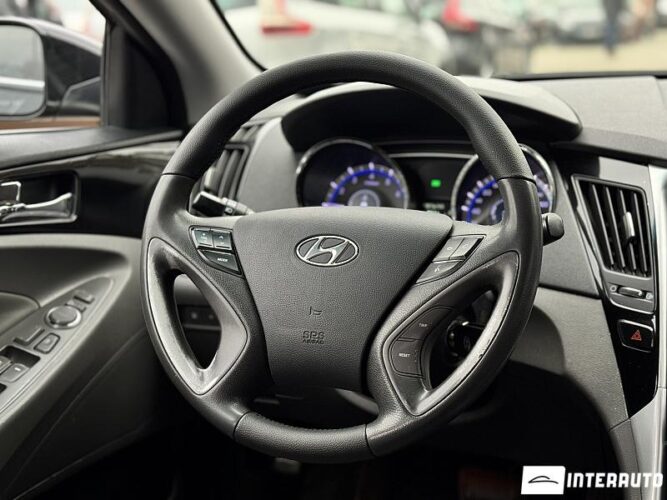 Hyundai Sonata 42 interauto-car