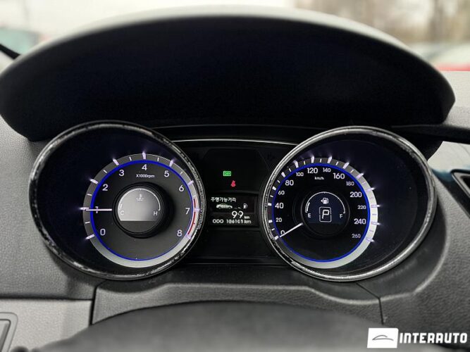 Hyundai Sonata 43 interauto-car