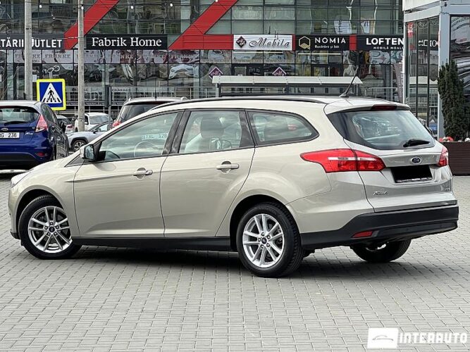 Ford Focus 34 interauto-car