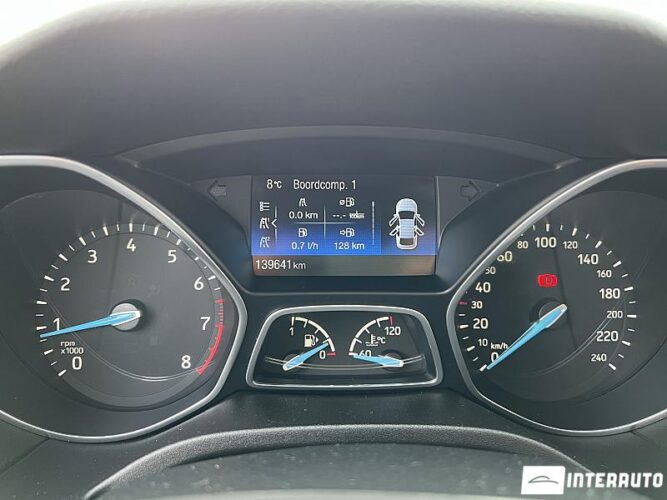 Ford Focus 38 interauto-car