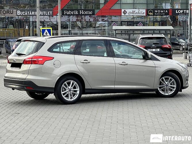 Ford Focus 33 interauto-car