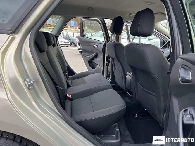 Ford Focus 44 interauto-car