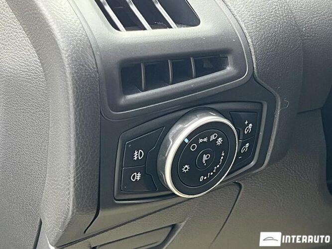 Ford Focus 47 interauto-car