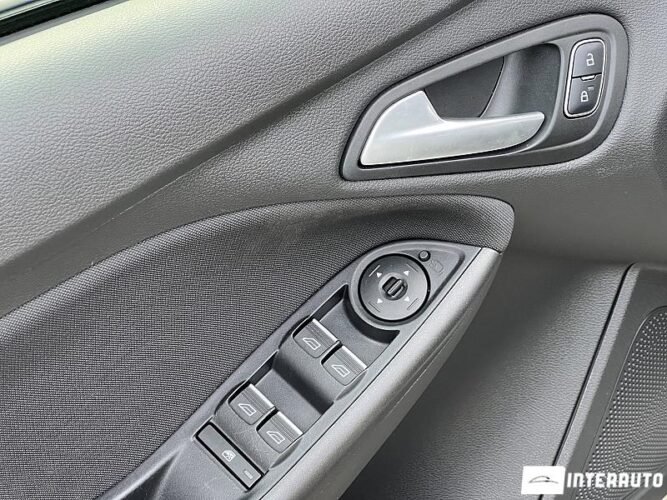 Ford Focus 48 interauto-car