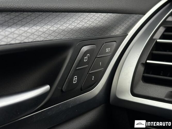 BMW X3 3.0e 42 interauto-car