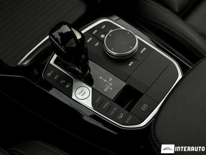 BMW X3 3.0e 48 interauto-car