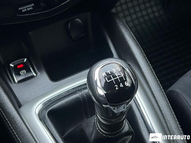 Nissan Qashqai 46 interauto-car