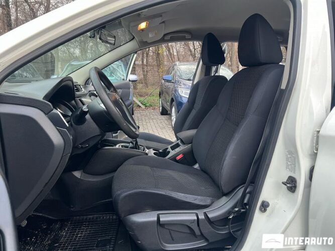 Nissan Qashqai 36 interauto-car