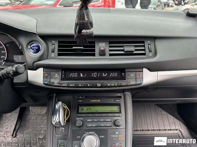 Lexus CT 200h 40 interauto-car