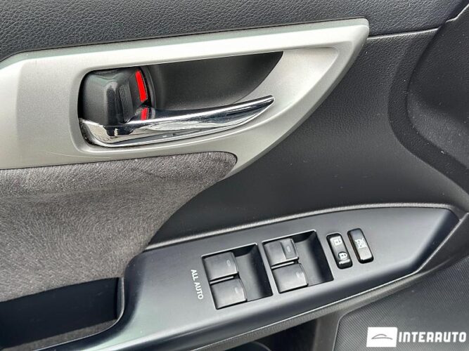 Lexus CT 200h 43 interauto-car