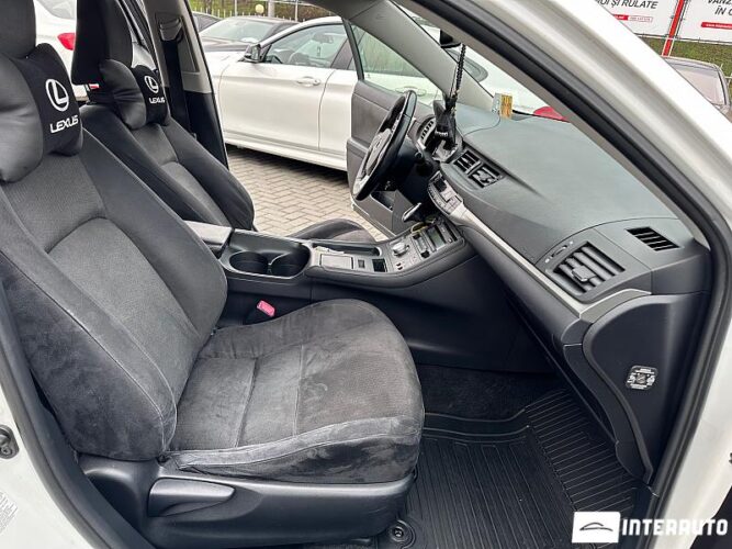 Lexus CT 200h 36 interauto-car