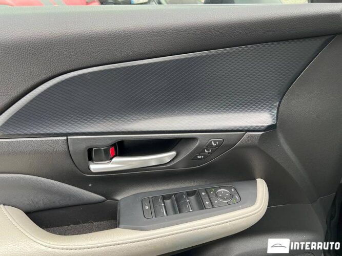 Toyota Grand Highlander 42 interauto-car