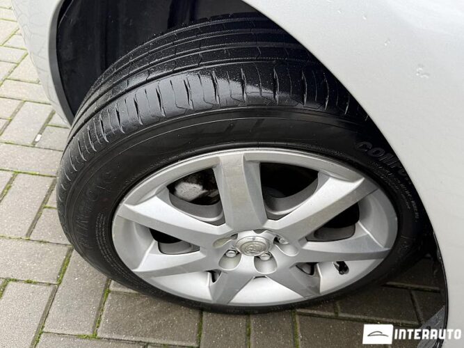 Toyota Prius 45 interauto-car