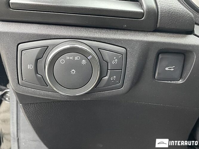 Ford Fusion 37 interauto-car