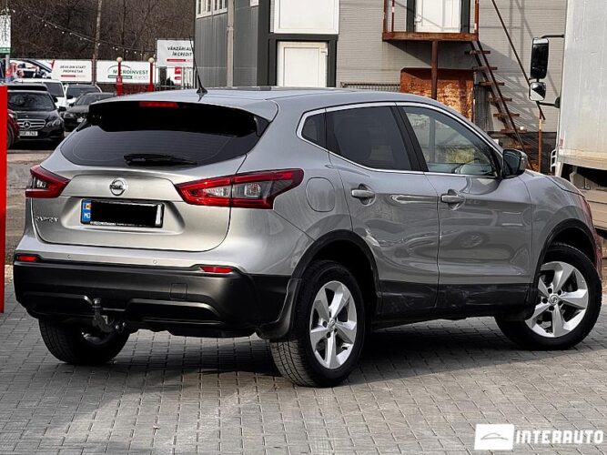 Nissan Qashqai 32 interauto-car