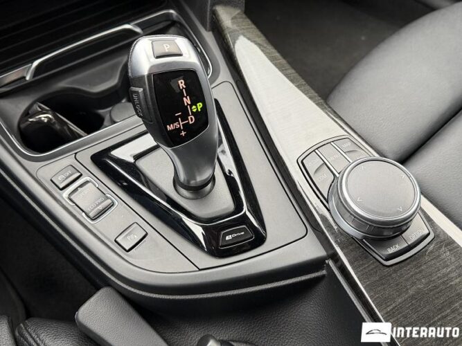 BMW 330E 41 interauto-car