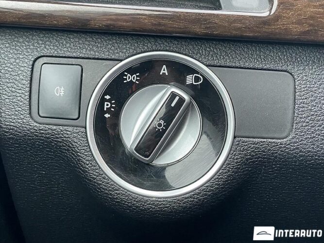 Mercedes E 200 38 interauto-car