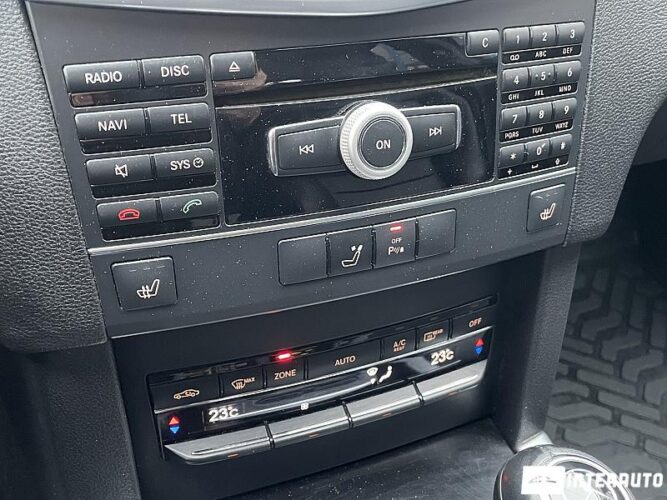 Mercedes E 200 44 interauto-car