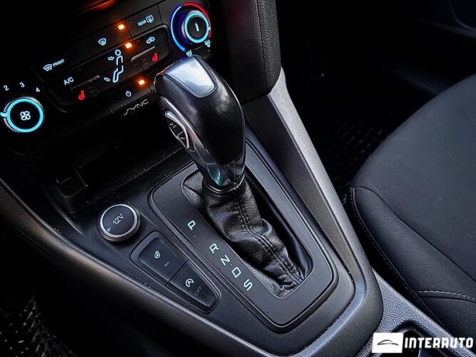 Ford Focus 38 interauto-car