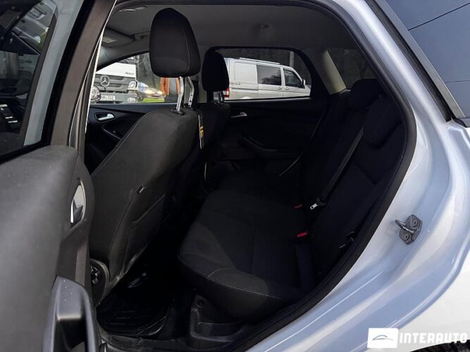 Ford Focus 32 interauto-car