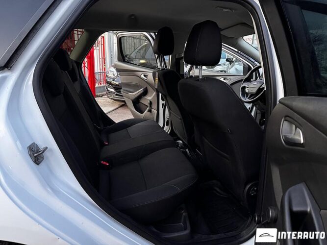 Ford Focus 33 interauto-car