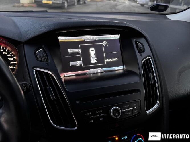 Ford Focus 37 interauto-car