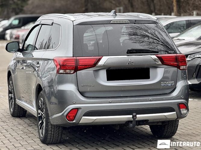 Mitsubishi Outlander 33 interauto-car
