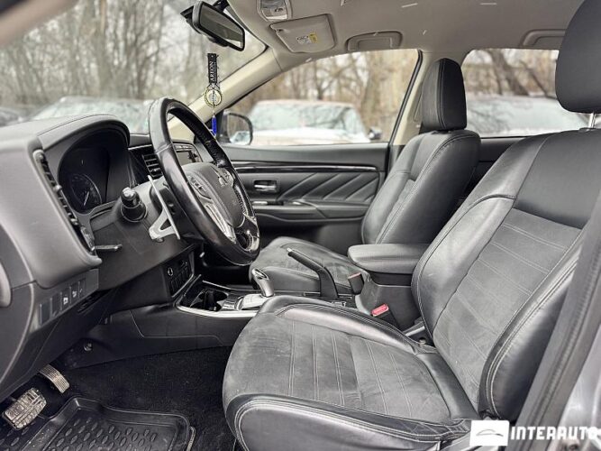 Mitsubishi Outlander 36 interauto-car