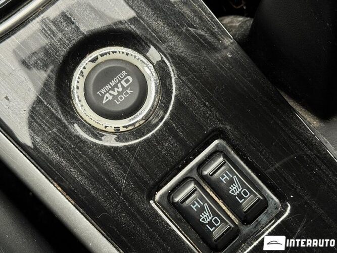 Mitsubishi Outlander 43 interauto-car