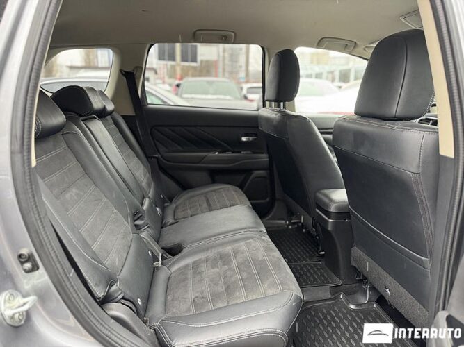 Mitsubishi Outlander 46 interauto-car