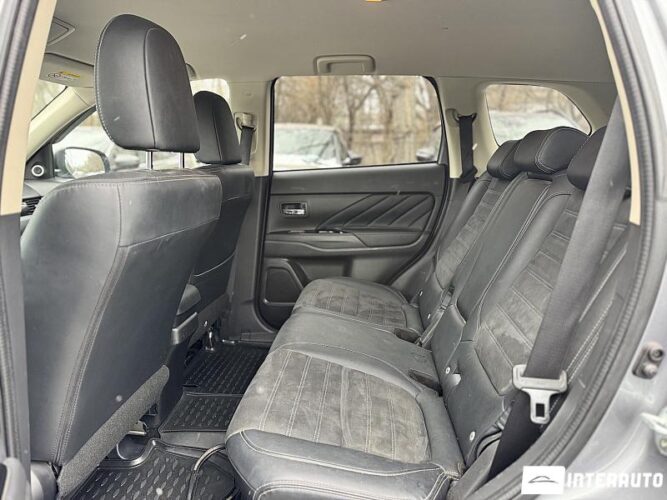 Mitsubishi Outlander 45 interauto-car