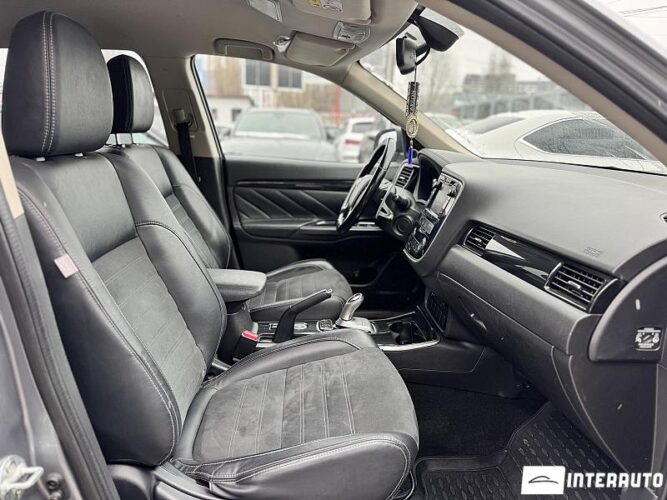 Mitsubishi Outlander 47 interauto-car