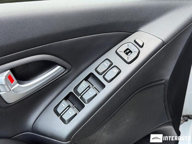 Hyundai Tucson 33 interauto-car