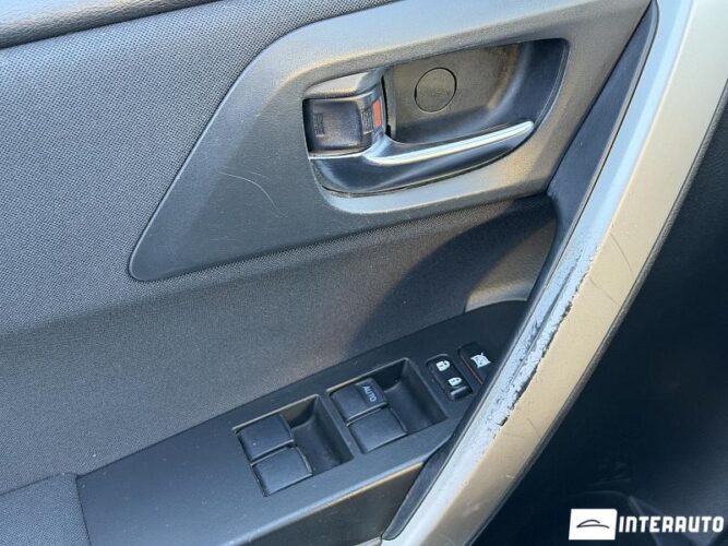 Toyota Auris 31 interauto-car