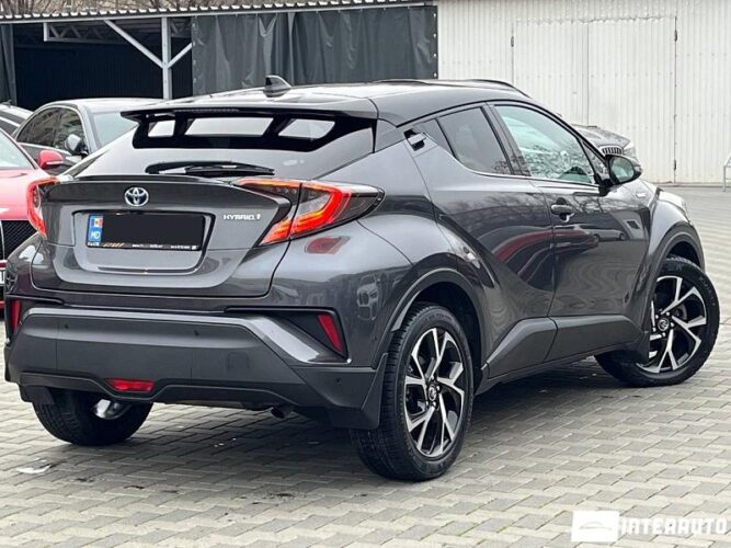 Toyota C-HR 36 interauto-car