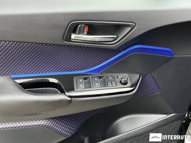 Toyota C-HR 37 interauto-car